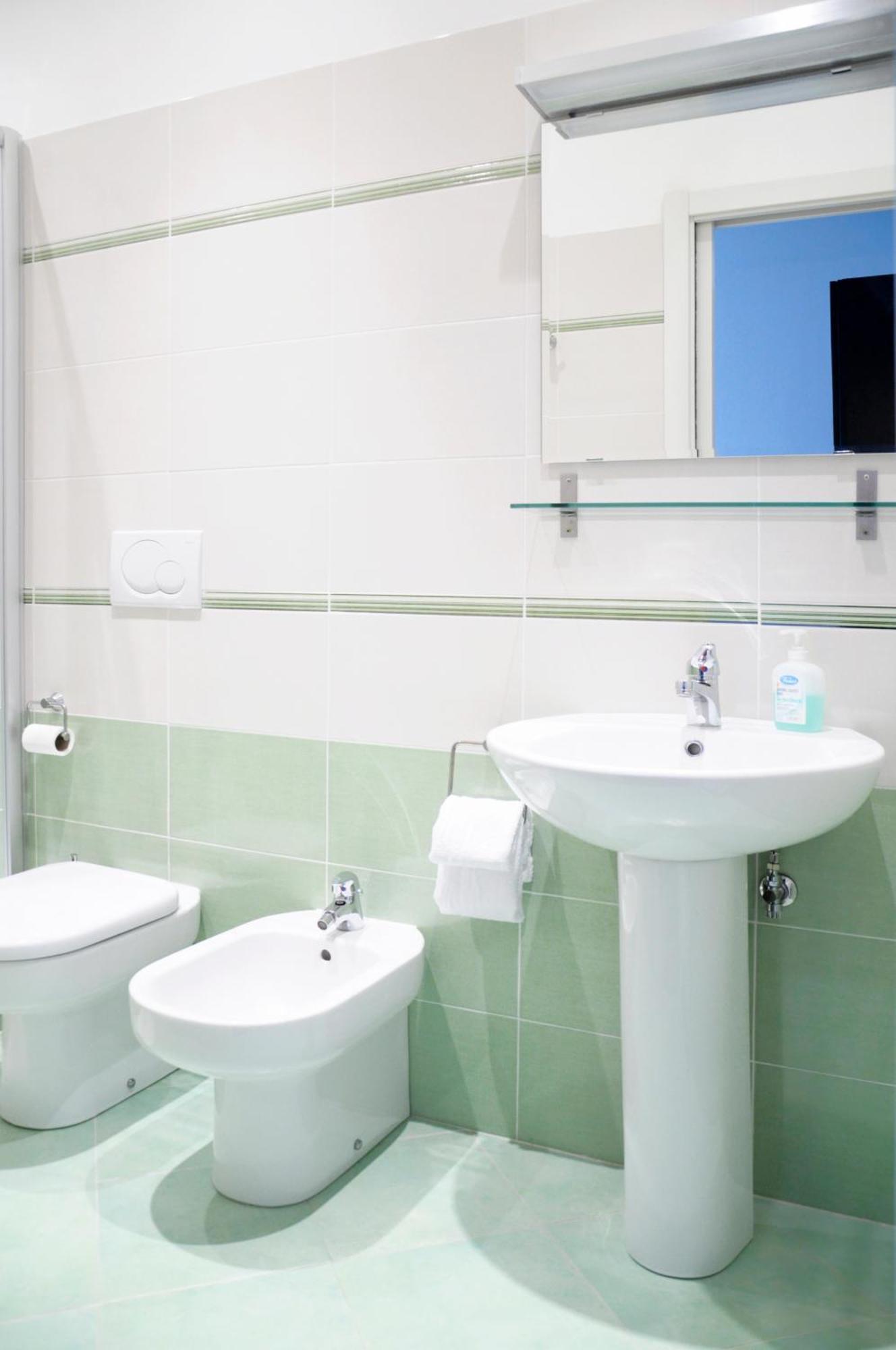 B&B Trieste Plus Bagian luar foto
