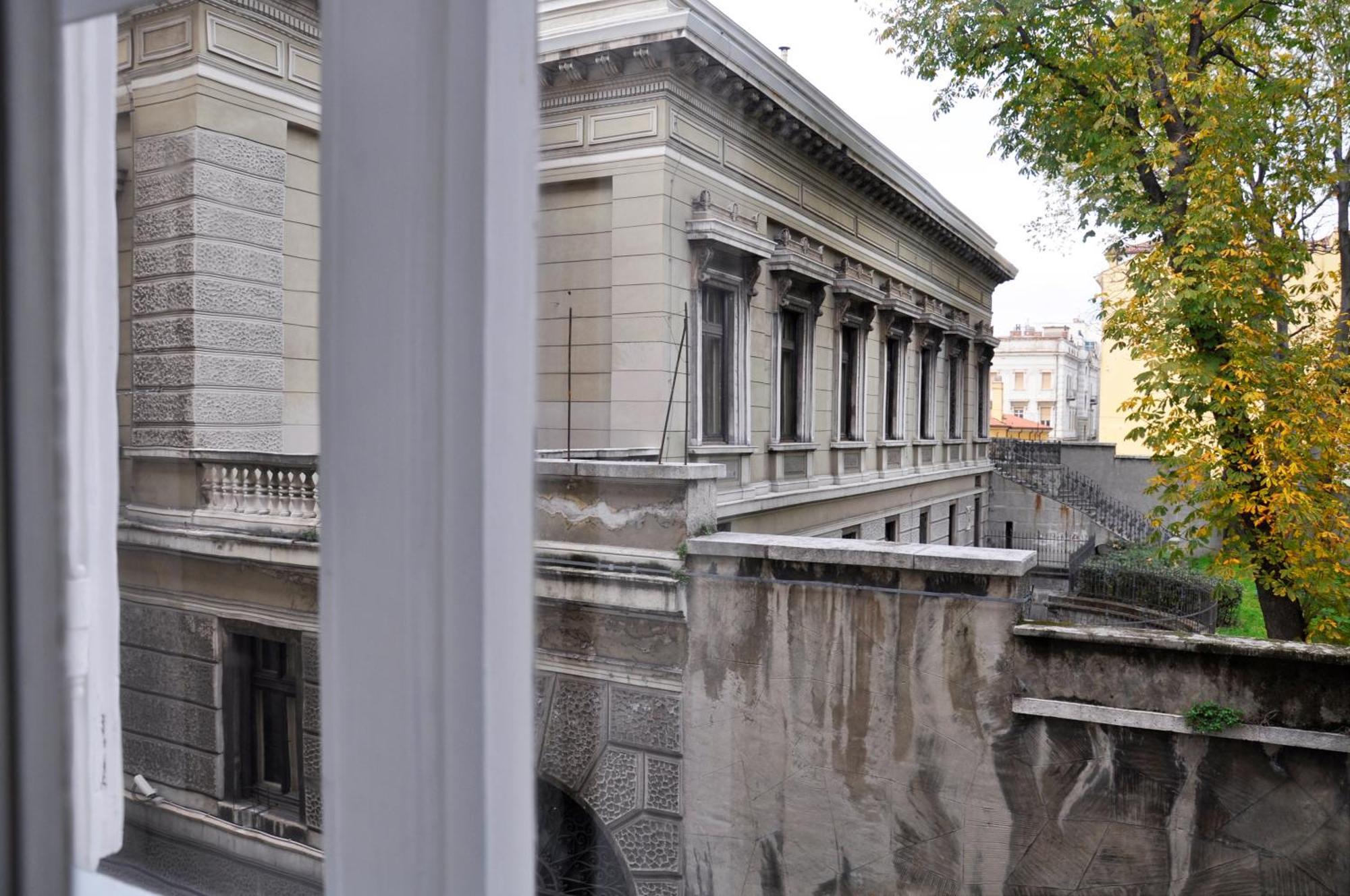 B&B Trieste Plus Bagian luar foto